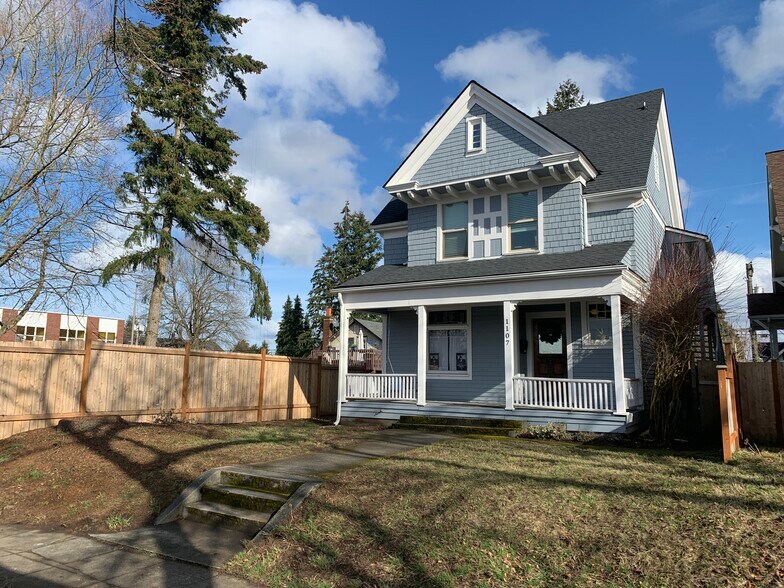 Large 1 bedroom Unit on main floor - 1107 S Grant Ave