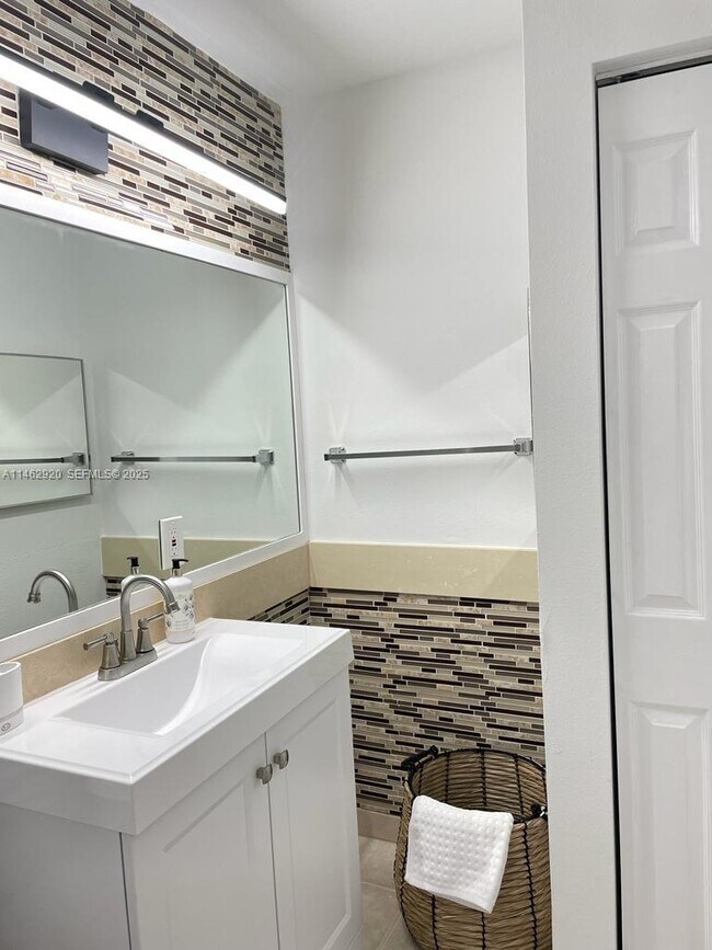 Building Photo - 2069 S Ocean Dr