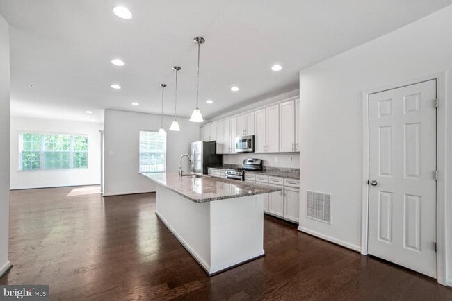Building Photo - 7872 River Rock Way