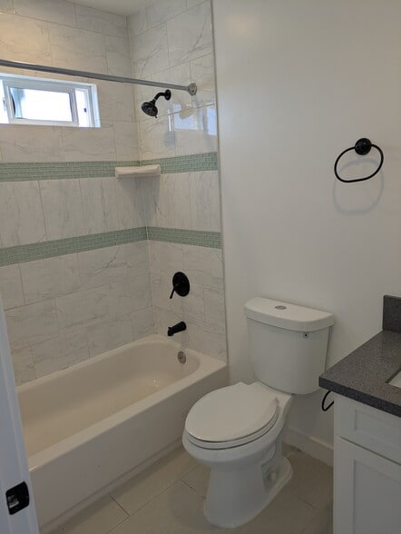 Building Photo - 2614 Chariton St