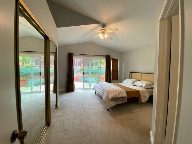 Building Photo - Beautiful Single Story Home in Shadow-Ridge!