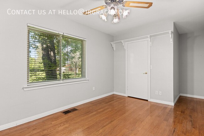 Building Photo - 525 W 4th St