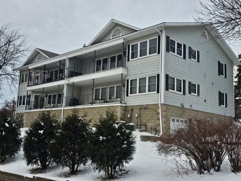 Building Photo - 401 Walnut Ave