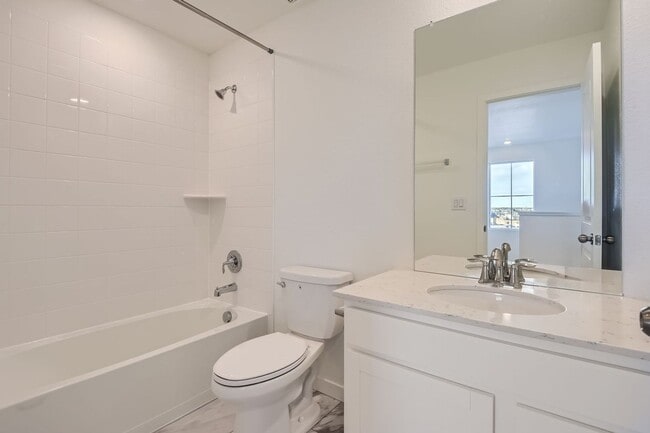 Building Photo - Luxurious 3bd 2.5 paired home in Dove Village!