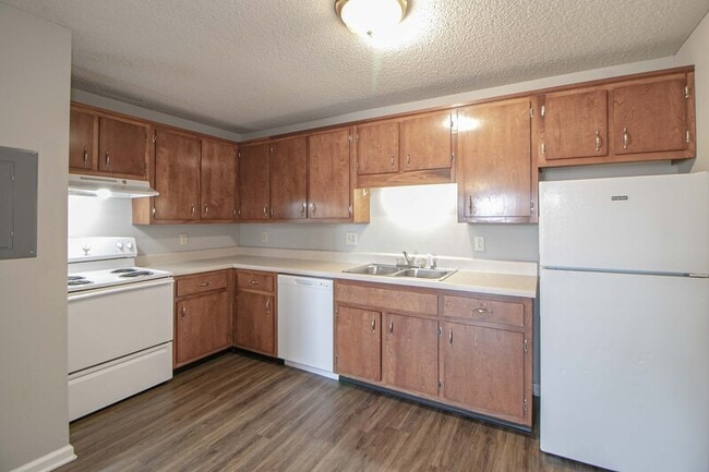 Building Photo - 145 Darlene Dr