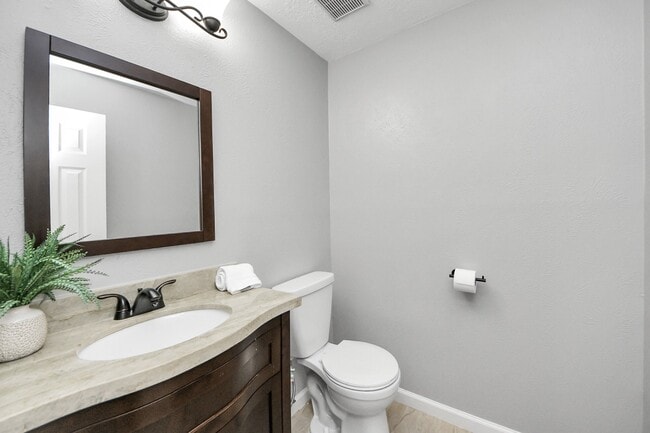 Building Photo - 20922 Whitevine Way