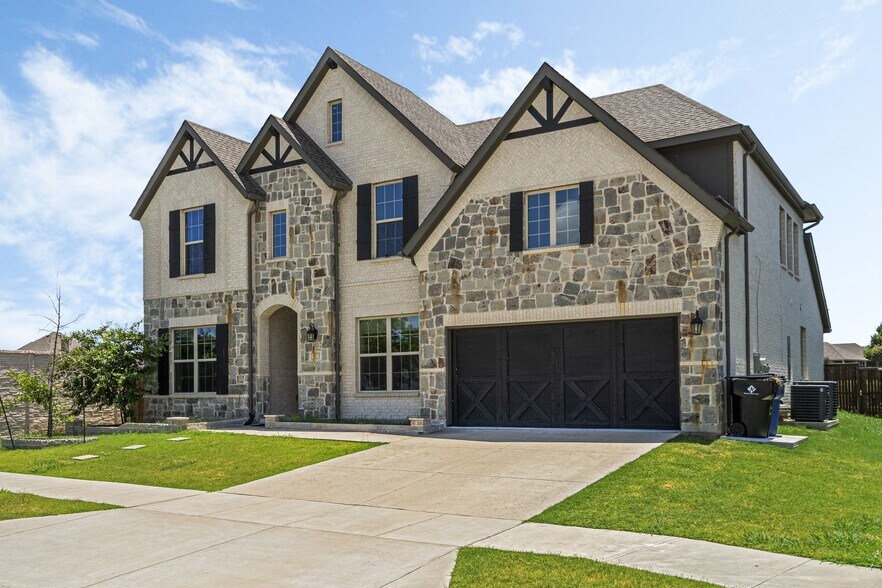 Building Photo - 913 Gingham St