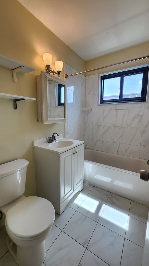 Building Photo - Utilities Included! Parking! Near Pentagon City Metro!