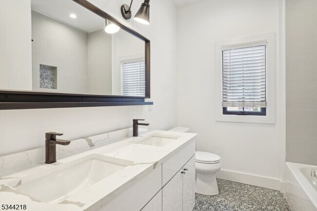 Building Photo - 51 New St