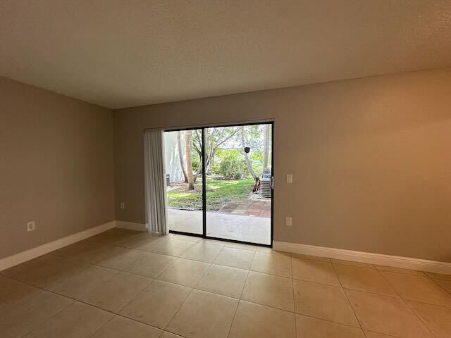 Building Photo - 1540 Lake Crystal Dr