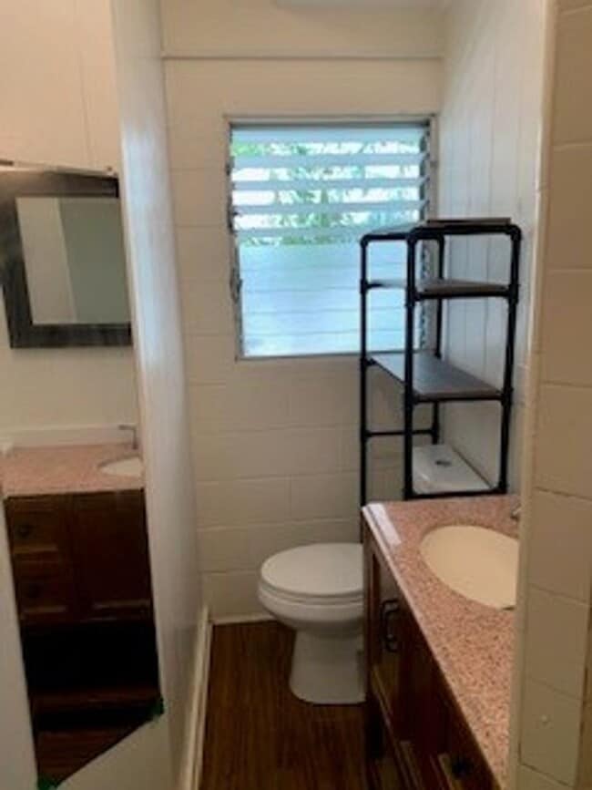 Building Photo - Kon Tiki - Studio Unit - Electric, Water & Sewer included - Avail now!
