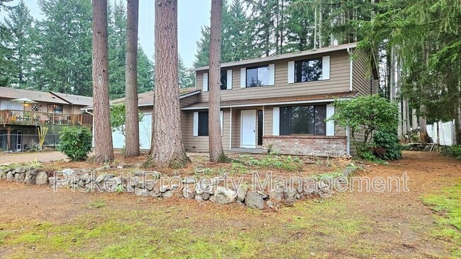 Building Photo - 5401 Pineridge Dr NE