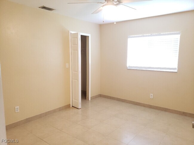 Building Photo - 405 SE Van Loon Terrace