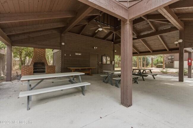 Building Photo - 10407 Big Tree Cir W