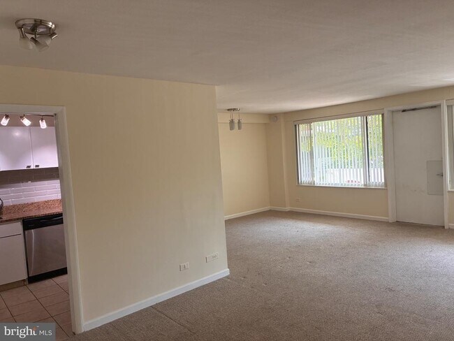 Building Photo - 4501 Arlington Blvd