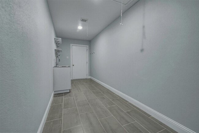Building Photo - 324 Hillcroft Rd