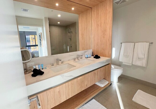 Building Photo - 11 NE 6th St