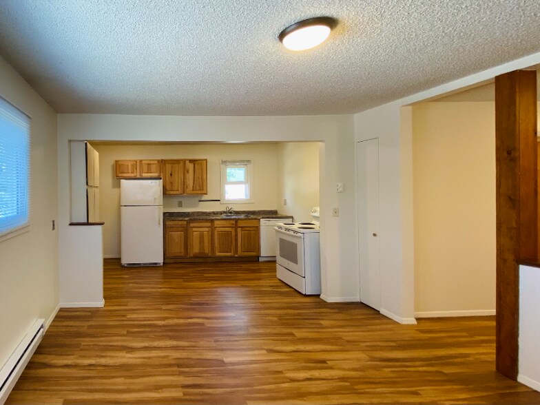 Primary Photo - 1820 Remington Way