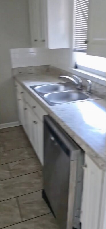 Building Photo - 4970 Gardiner Dr