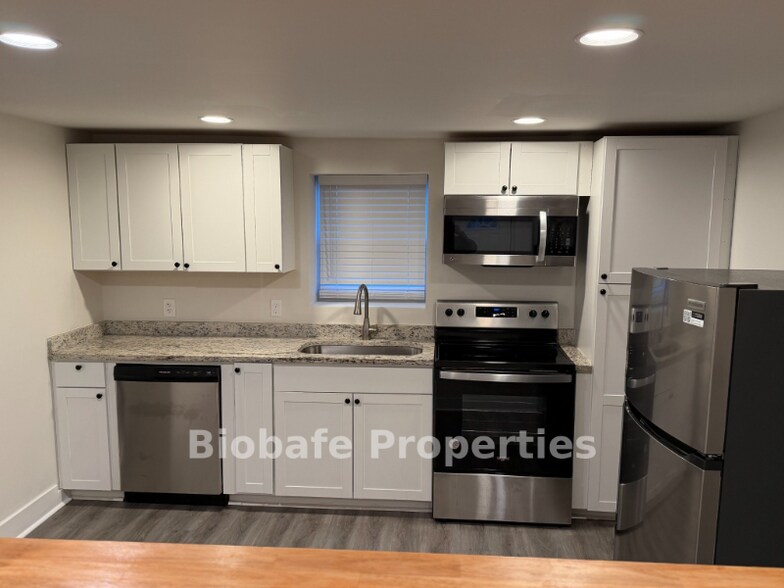 Building Photo - 176 Cloud St