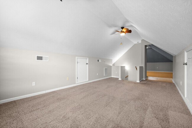 Building Photo - Pet Friendly Three Bedroom with Bonus!