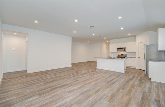Building Photo - 8707 Shumard Oak Dr