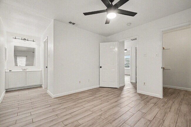 Building Photo - "Charming 3-Bedroom Retreat- Creek Crossing Estate, Mesquite TX"Section 8 Welcomed