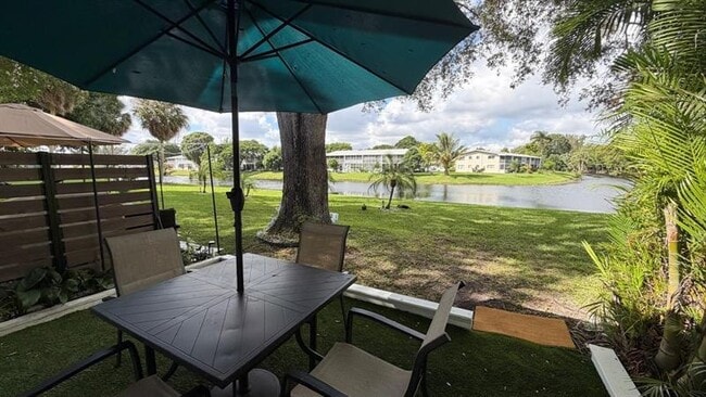 Building Photo - 102 Westbury E