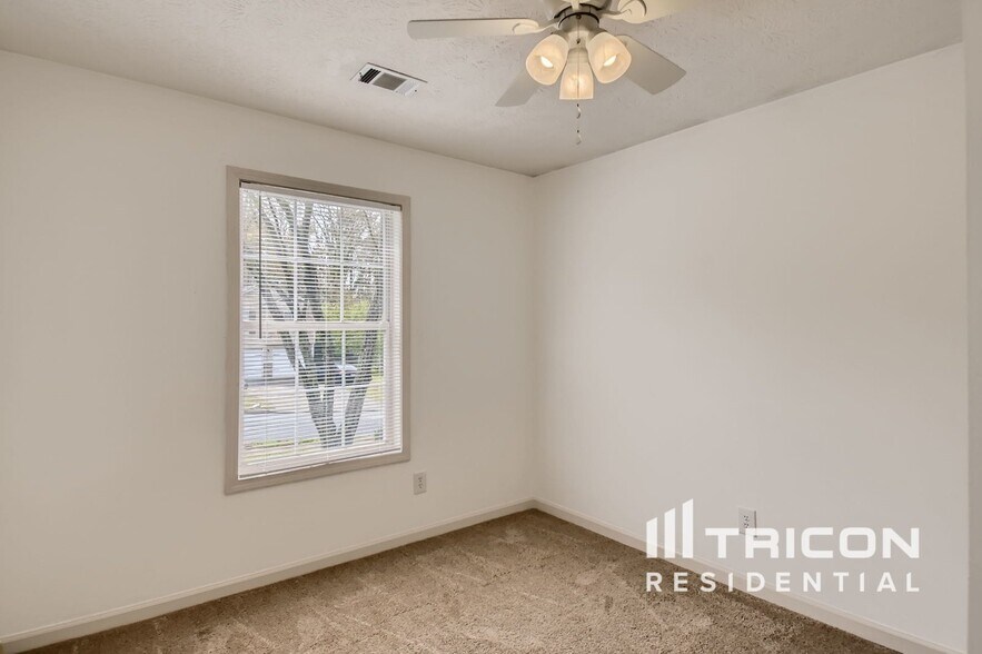 Building Photo - 218 River Birch Dr