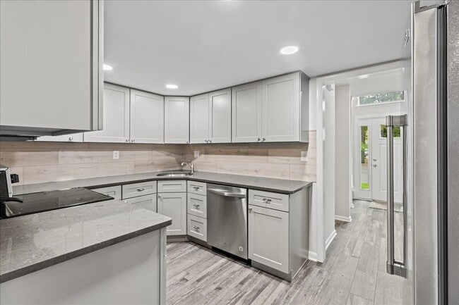 Building Photo - 421 Barton Run Blvd