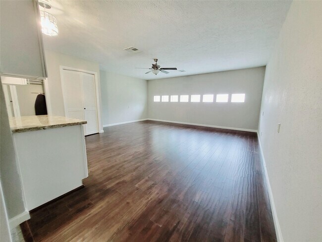Building Photo - 2711 S Brompton Dr