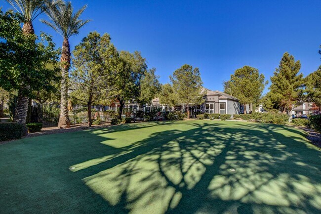 Building Photo - Charming 1 bedroom Condo with full size Ga...