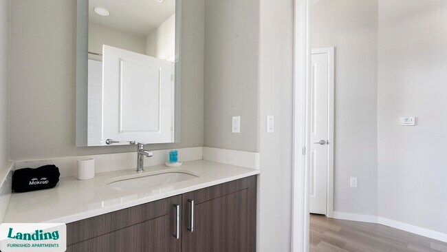 Building Photo - 6850 Foxtail Palm Wy