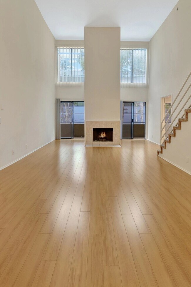 Interior Photo - 1619 Bentley Avenue,