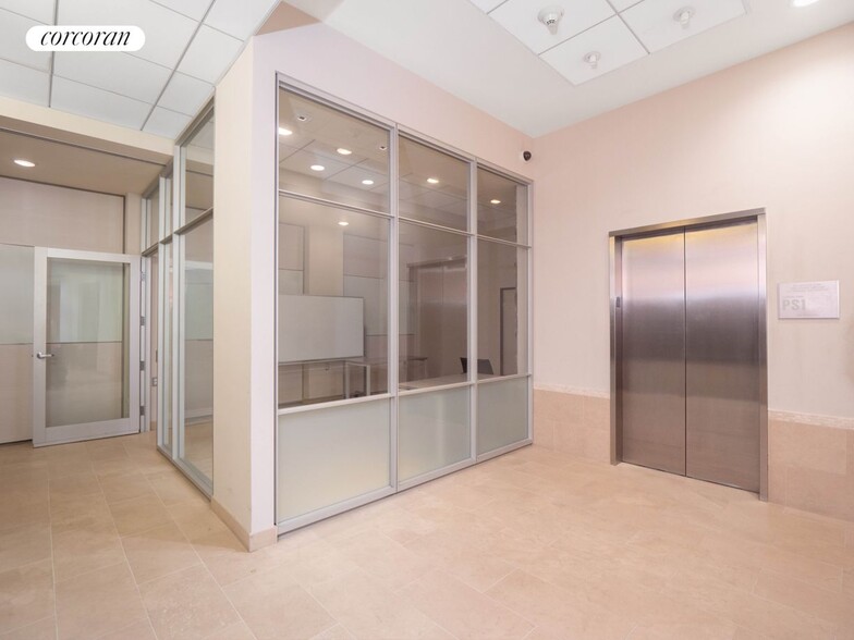 Building Photo - 402 E 67th St