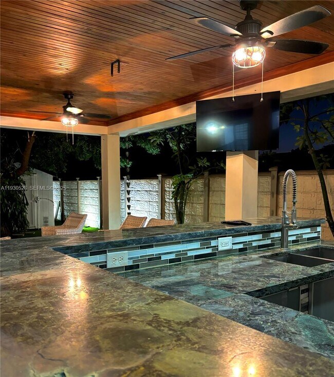 Building Photo - 18632 SW 93rd Ct