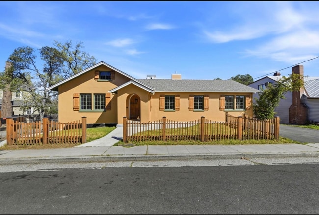 Building Photo - 181 College Way