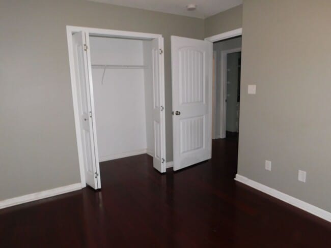 Building Photo - 3 bedroom in Crestwood S/D