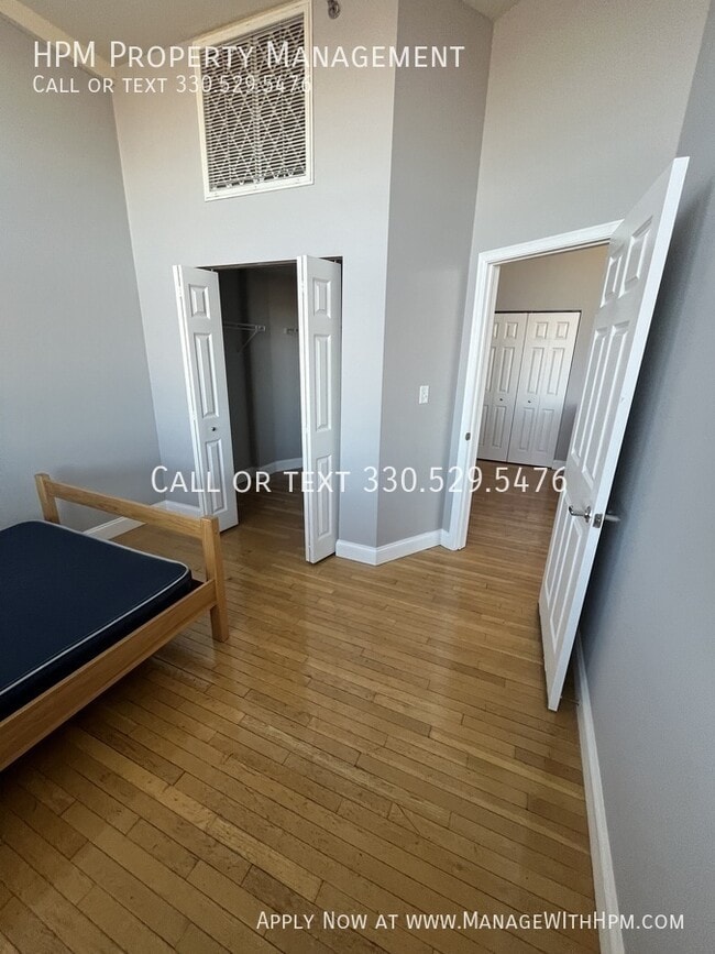 Building Photo - 2404 Prospect Ave E