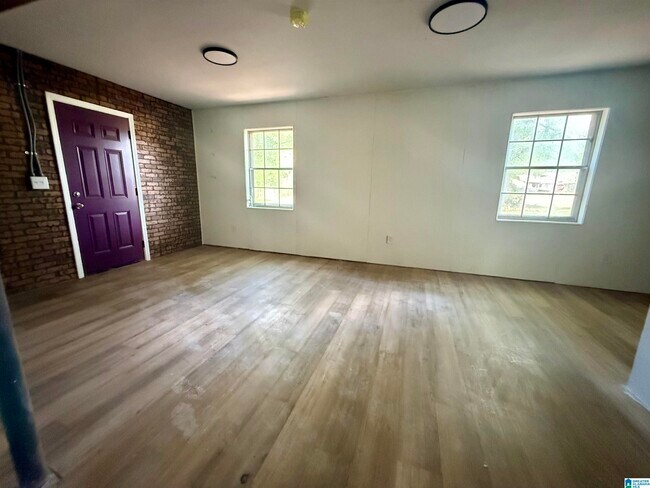 Building Photo - 2800 Emerald Ave