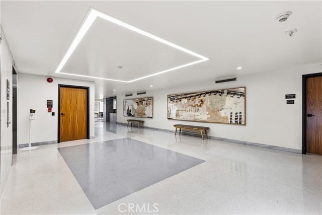 Building Photo - 818 N Doheny Dr