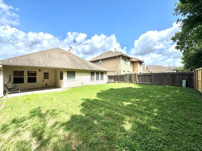 Building Photo - 2715 Cresthollow Ln