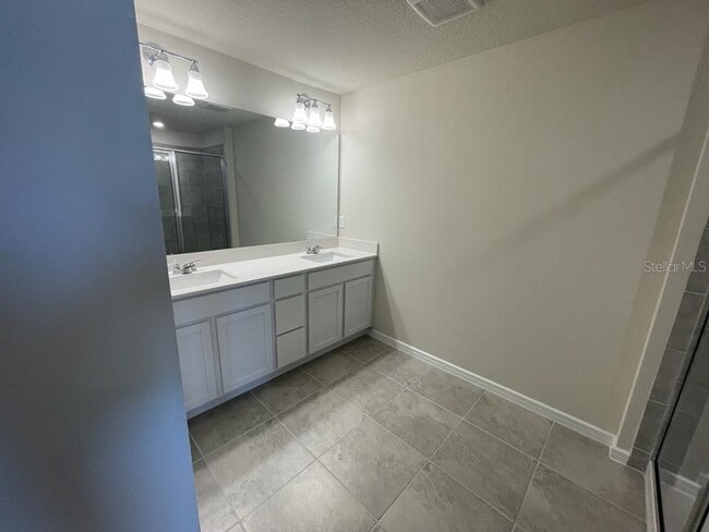 Building Photo - 1998 Canny Cv