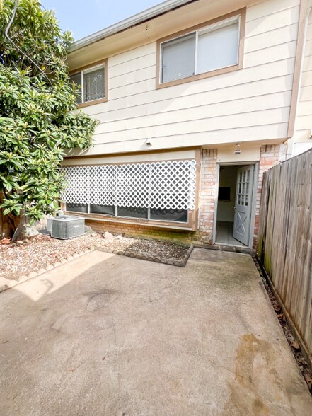 Building Photo - 12933 High Star Dr