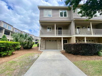 Building Photo - Spacious Townhome located on Hilton Head I...