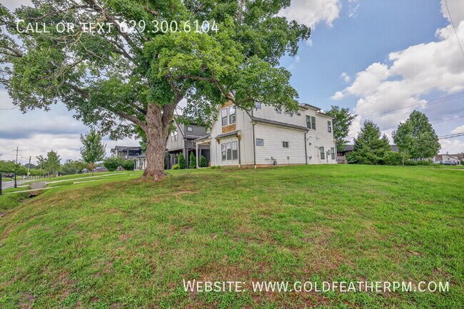 Building Photo - 253A Riverside Dr