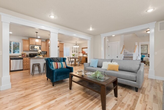 Building Photo - 3 Bedroom 3 Bathroom home in desirable North Boise.