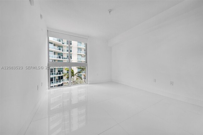 Building Photo - 300 Sunny Isles Blvd