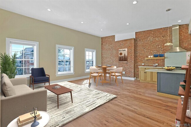 Building Photo - 19 Main St