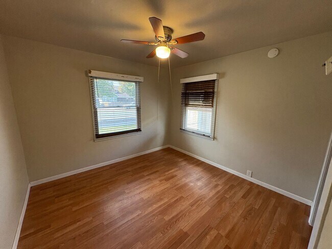 Building Photo - Charming Exeter Home Near Shopping Center ...